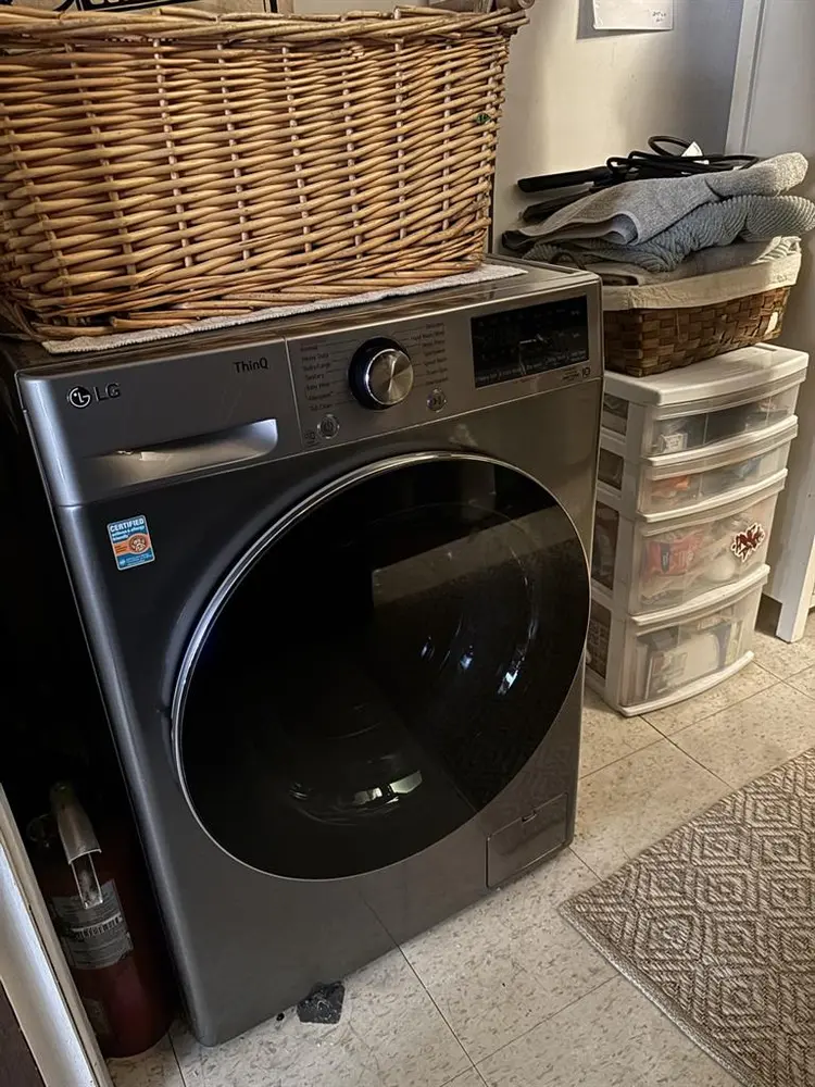 Room for rent in little Portugal