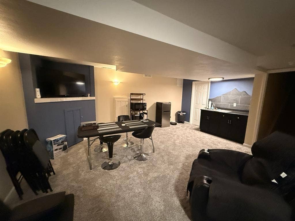 Private Basement Suite in Auroraa