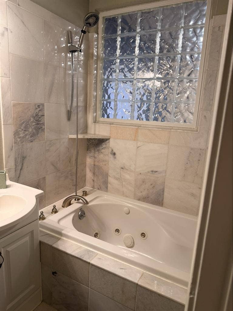 Private Basement Suite in Auroraa