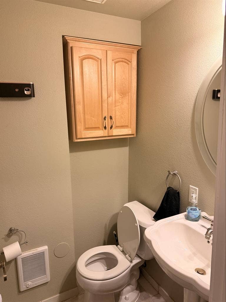 Private Basement Suite in Auroraa