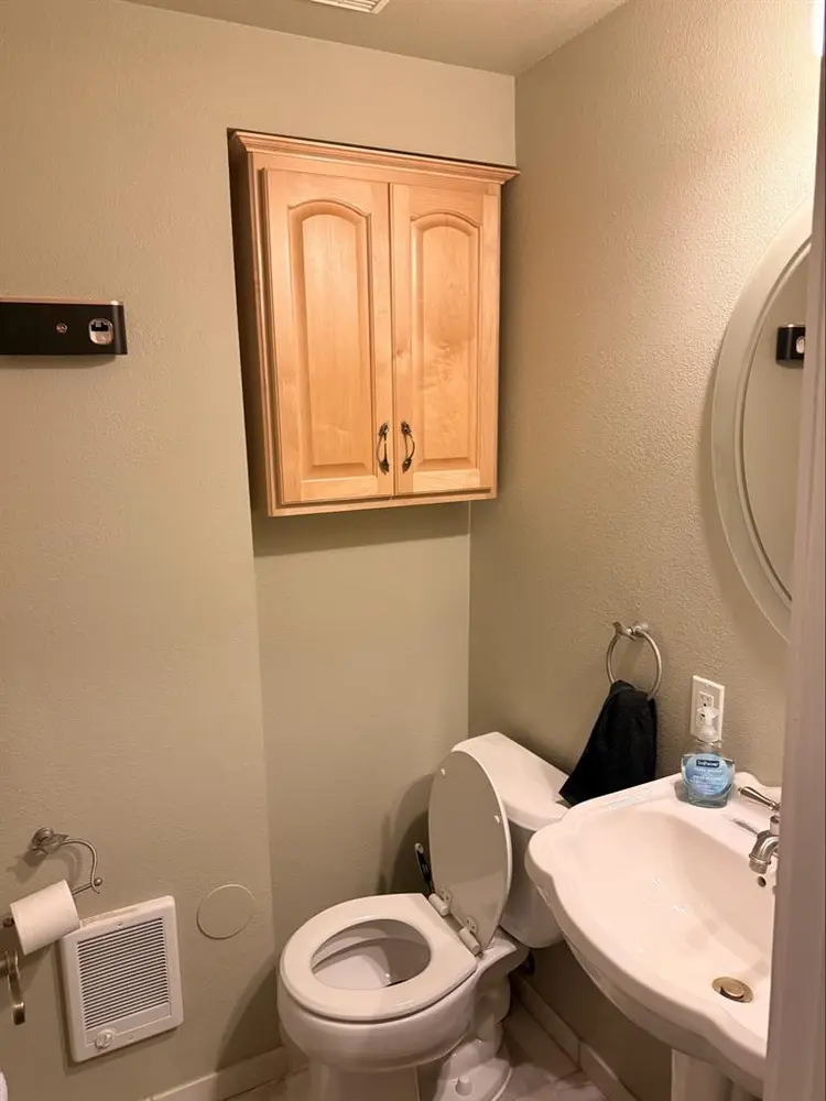 Private Basement Suite in Aurora