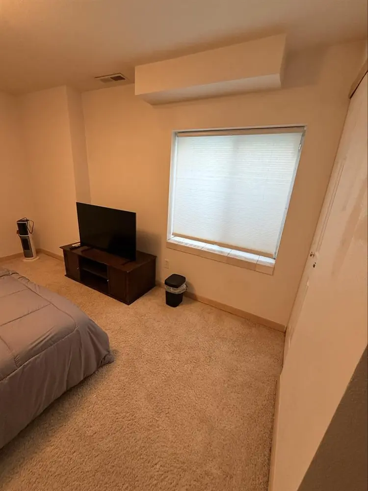 Private Basement Suite in Auroraa