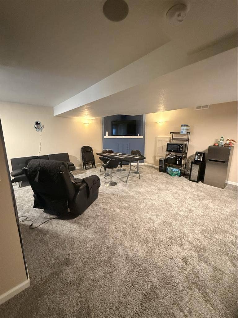 Private Basement Suite in Auroraa
