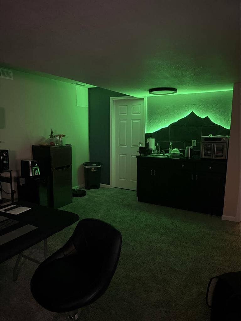 Private Basement Suite in Auroraa