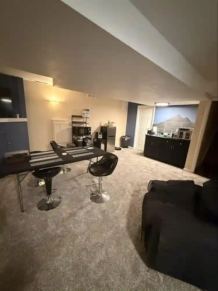 Private Basement Suite in Auroraa