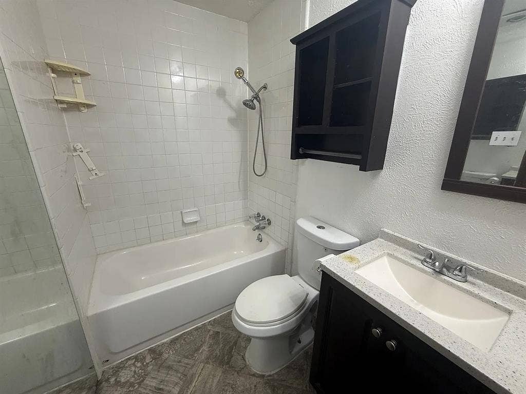 3 BR in Dallas