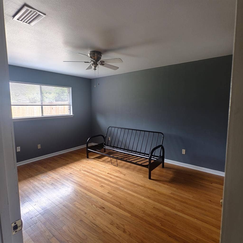 Spacious Room for Rent