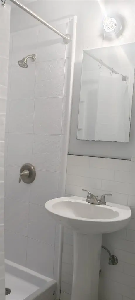 Spacious Room for Rent