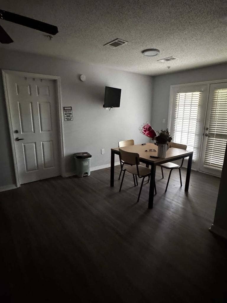 FULLY FURNISHED 3 Bedroom Unit!