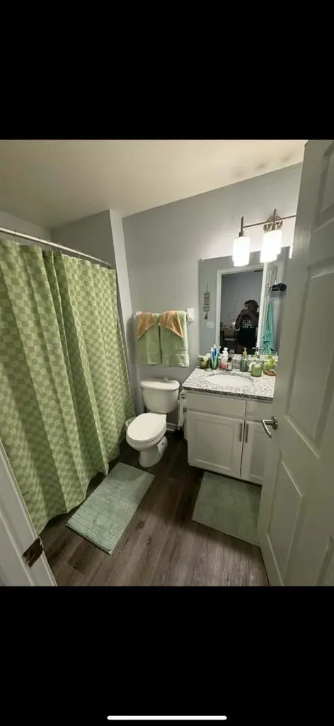 FULLY FURNISHED 3 Bedroom Unit!