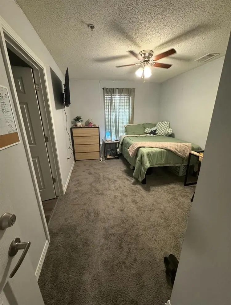 FULLY FURNISHED 3 Bedroom Unit!