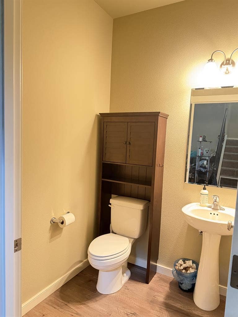 Private Room in 4 bedroom house