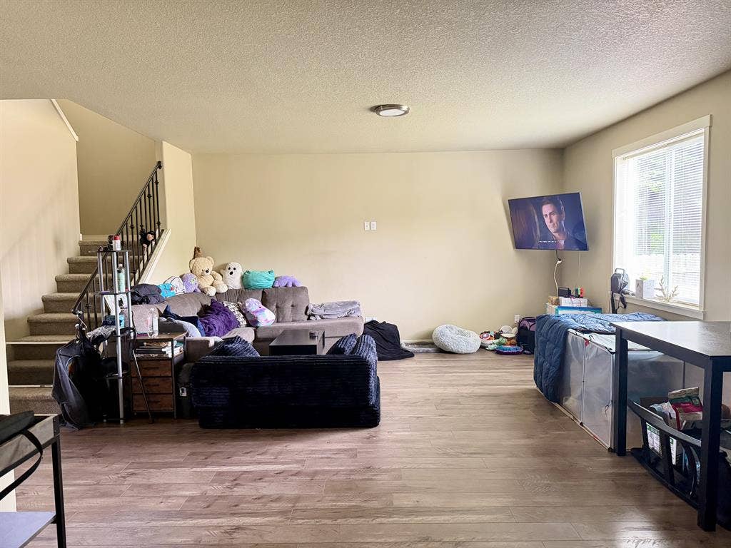 Private Room in 4 bedroom house