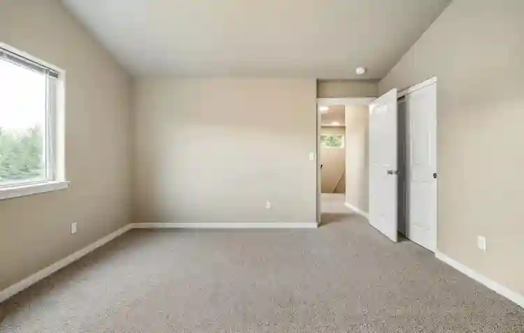 Private Room in 4 bedroom house