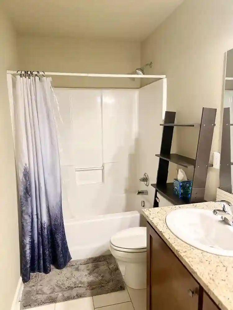 Private Room in 4 bedroom house