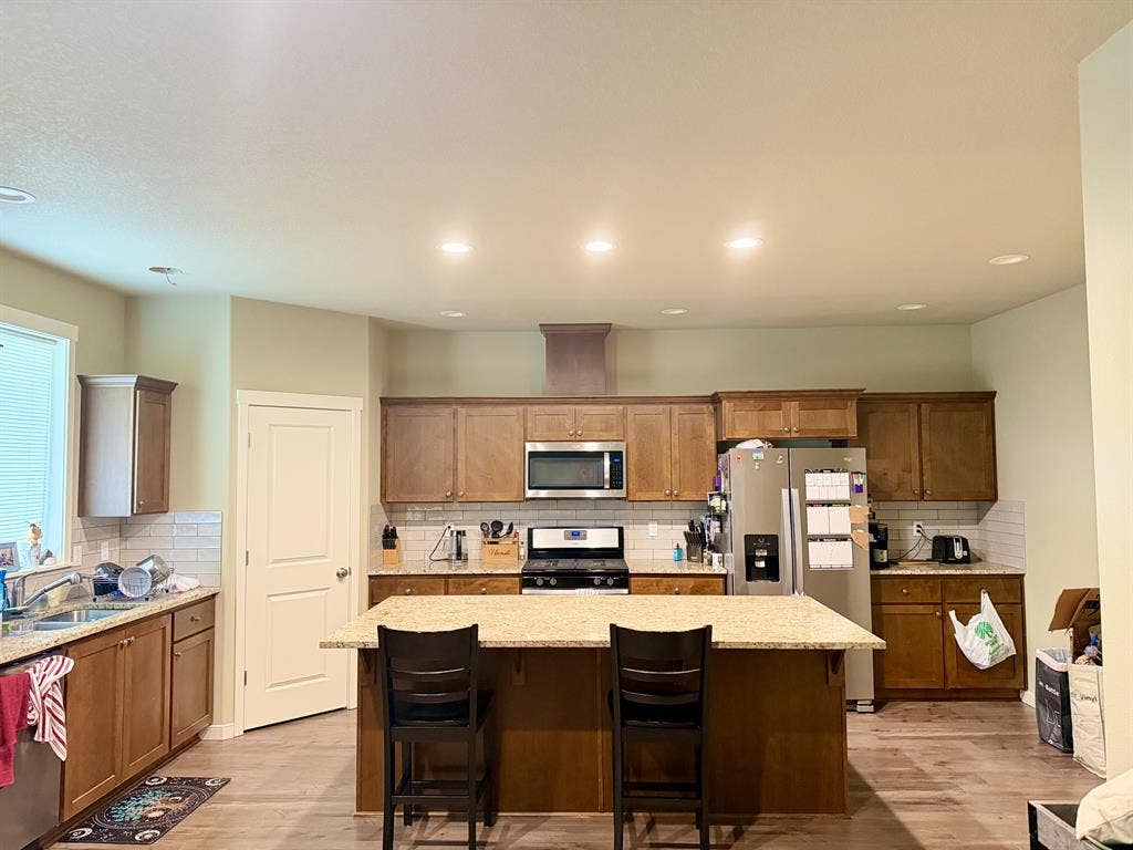 Private Room in 4 bedroom house