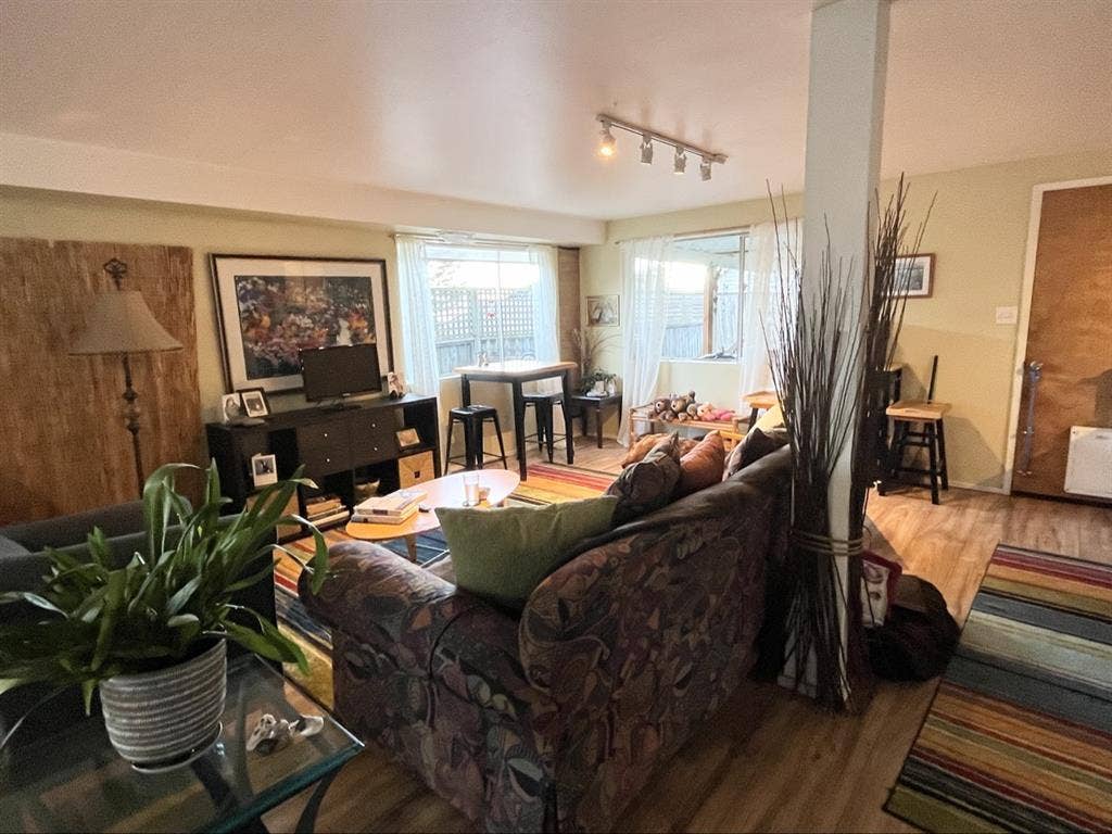 Large Rental Room in Shoreline
