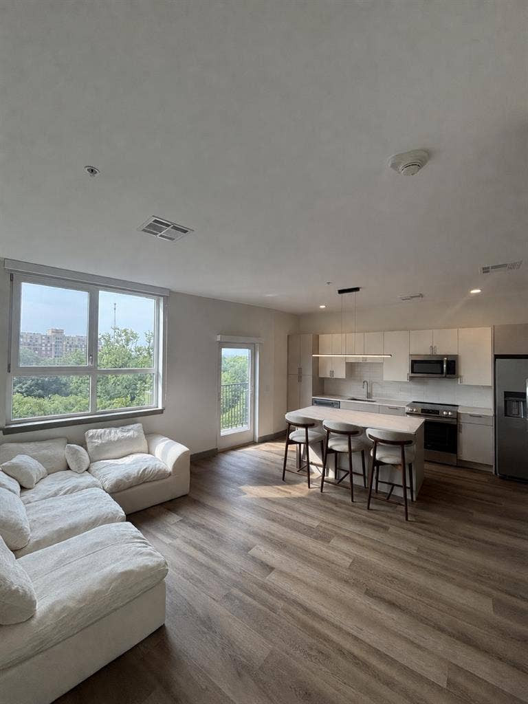 ROOMATE WANTED - DOWNTOWN CLEVELAND