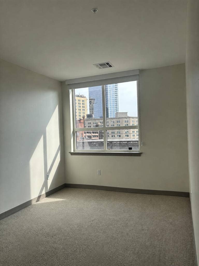 ROOMATE WANTED - DOWNTOWN CLEVELAND
