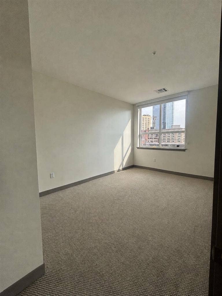 ROOMATE WANTED - DOWNTOWN CLEVELAND