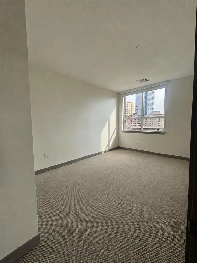 ROOMATE WANTED - DOWNTOWN CLEVELAND
