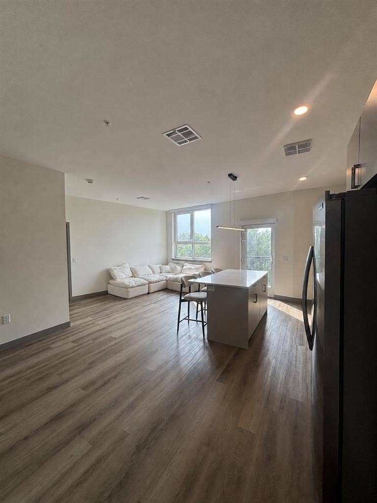 ROOMATE WANTED - DOWNTOWN CLEVELAND