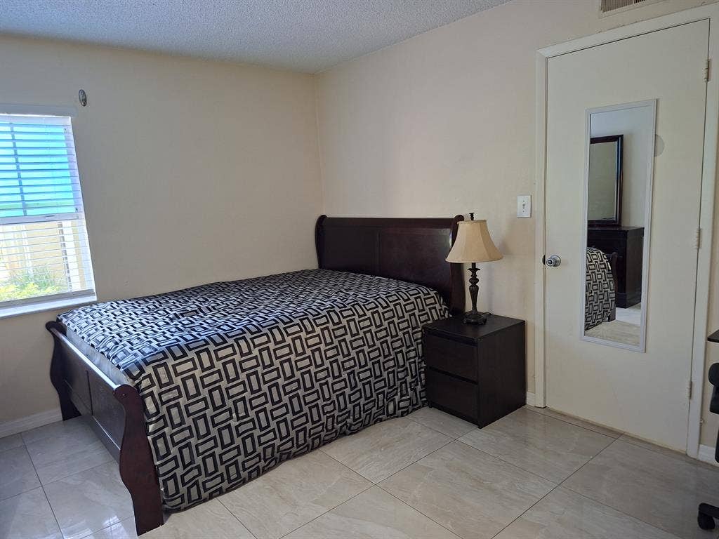 ROOM WITH TWO WALK-IN CLOSETS