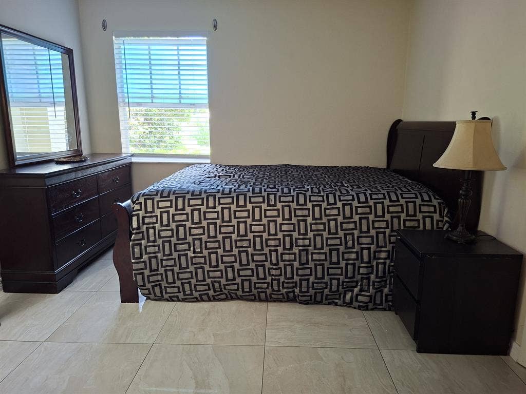 ROOM WITH TWO WALK-IN CLOSETS