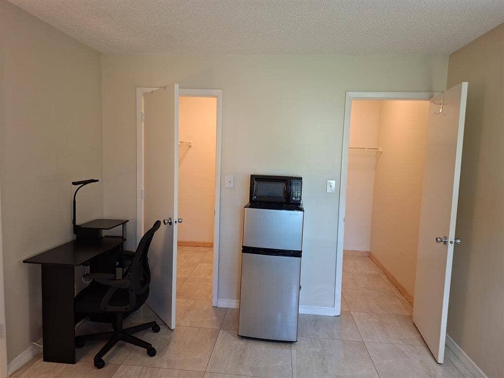 ROOM WITH TWO WALK-IN CLOSETS