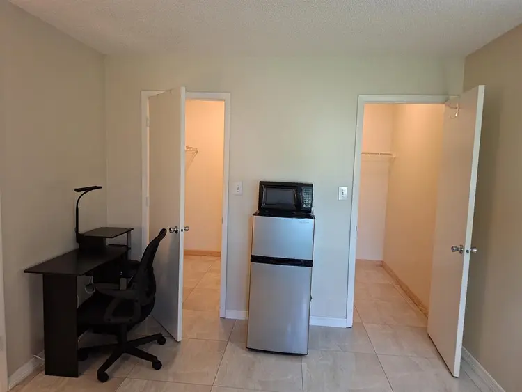 ROOM WITH TWO WALK-IN CLOSETS