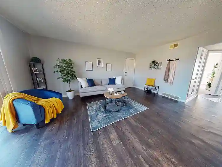 2 bedroom 1 bath beautiful balcony
