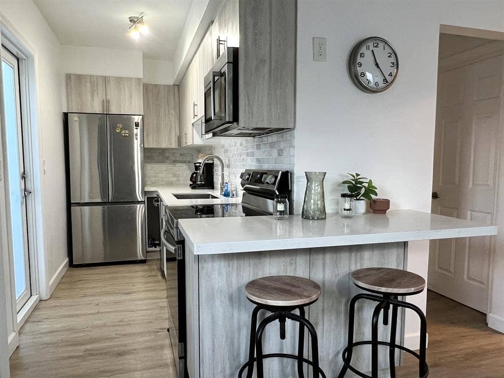 Furnished Queen Room Near Brickell