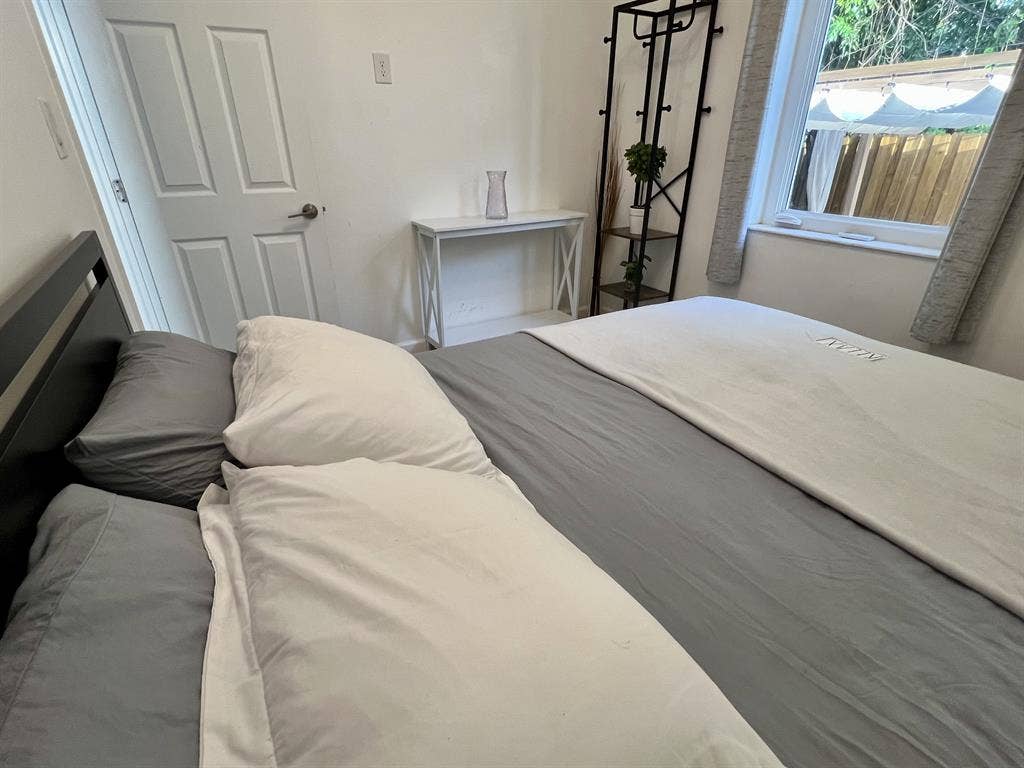 Furnished Room|