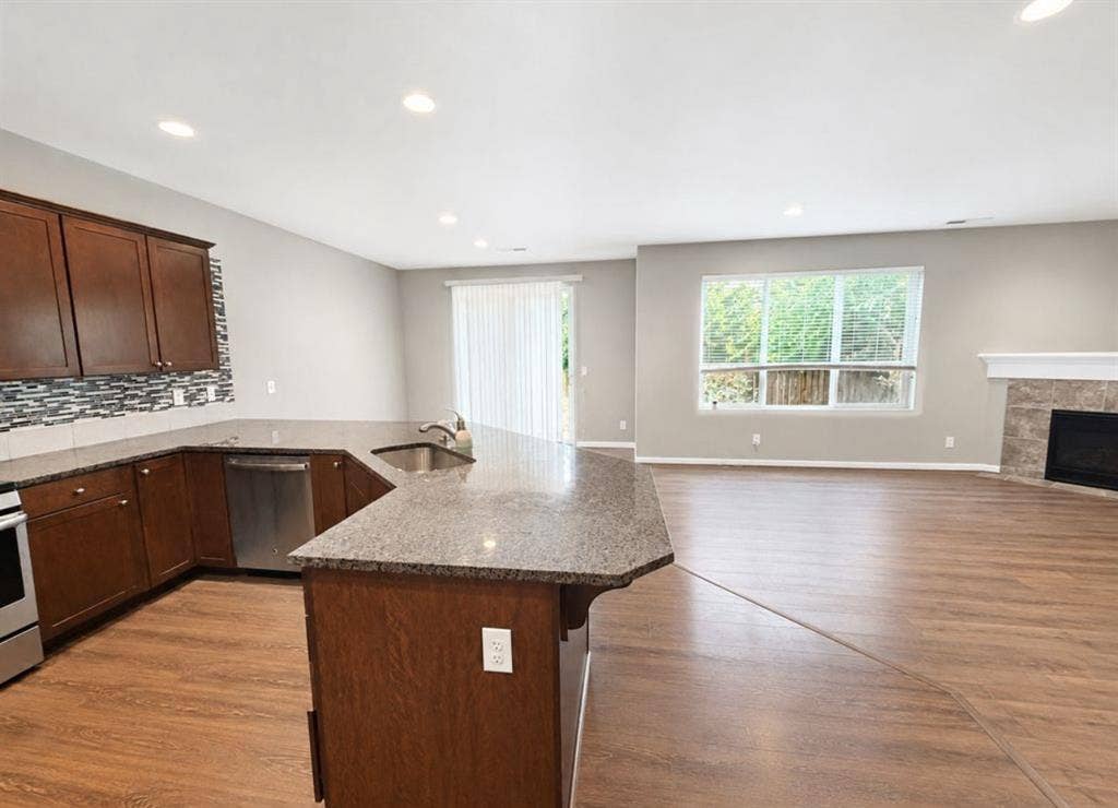 4-5 BR house share!