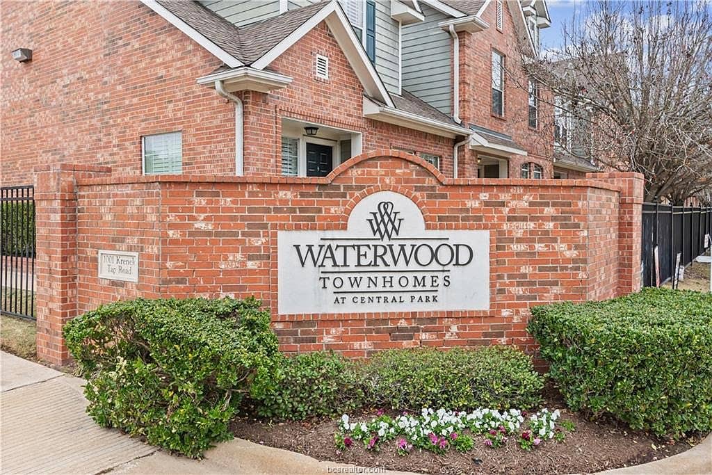 Looking for another roommate!