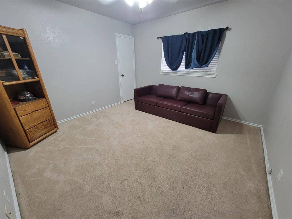 Room available 9/12