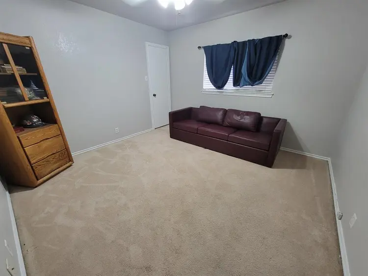 Room available 9/12