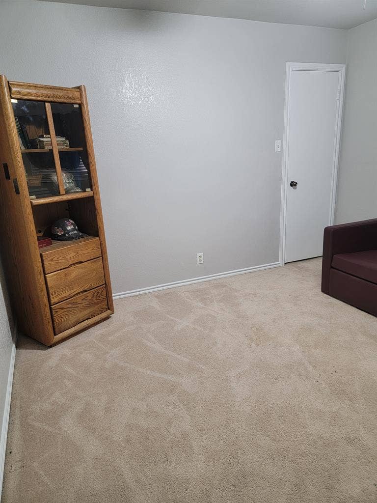 Room available 9/12