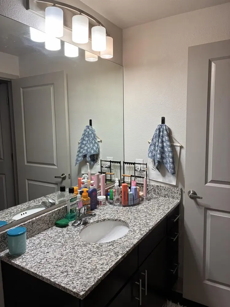 Private bedroom and bathroom!!