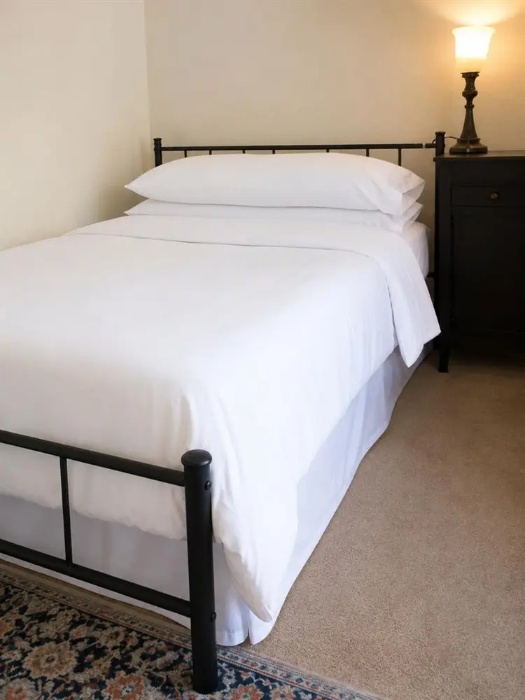 Furnished Guest Room Available!