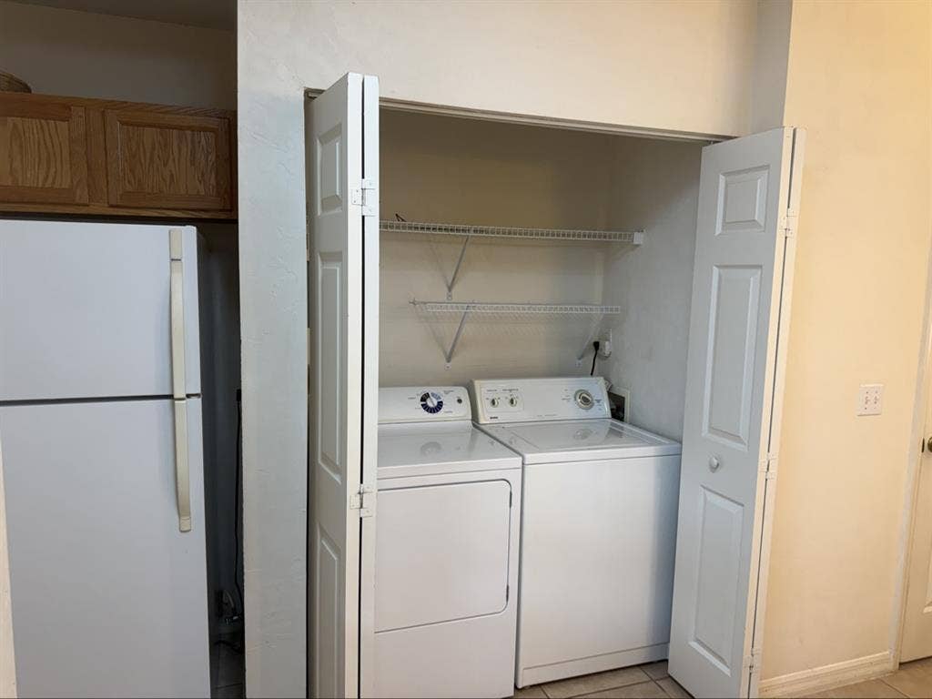 2/2.5 Furnished Condo for Rent!