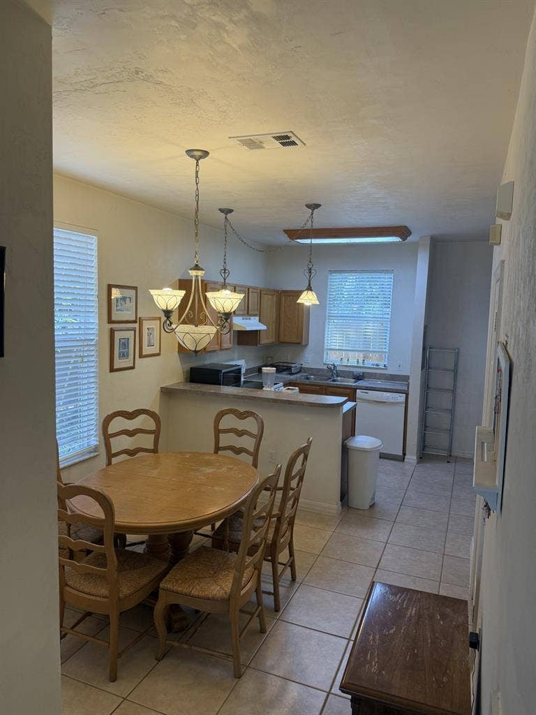 2/2.5 Furnished Condo for Rent!