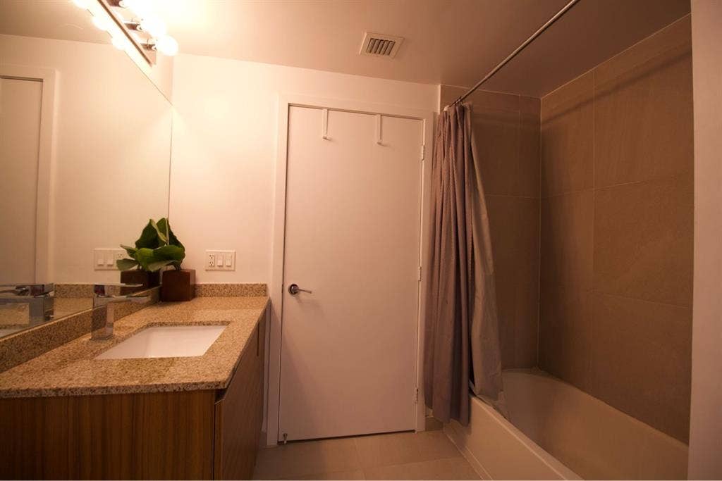 Room in Downtown Miami NO DEPOSIT