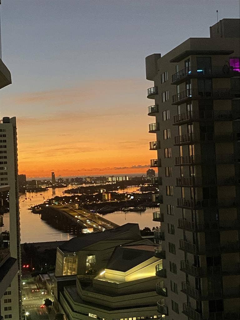 Room in Downtown Miami NO DEPOSIT