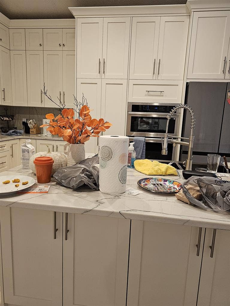 Looking for 2 housemates:)