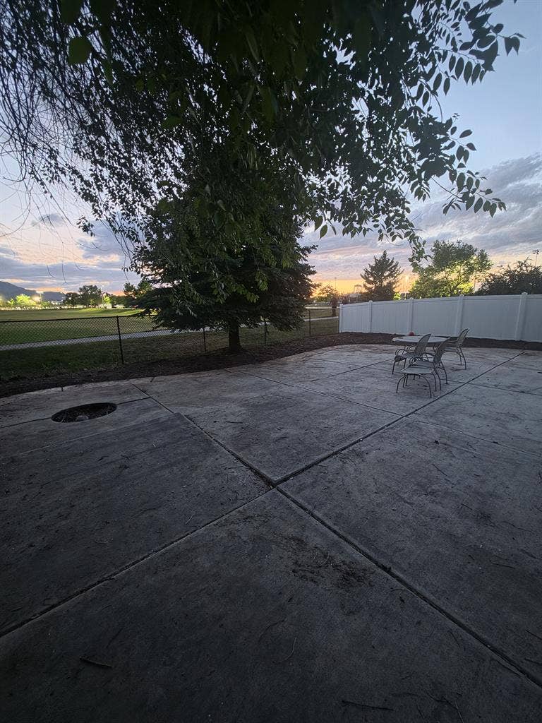 Looking for 2 housemates:)