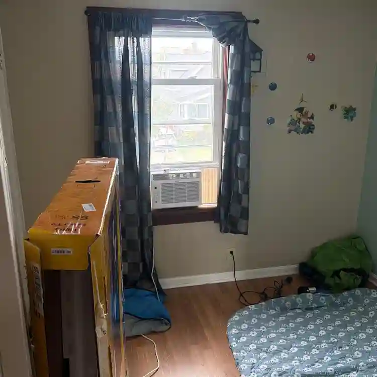 Looking for roommate