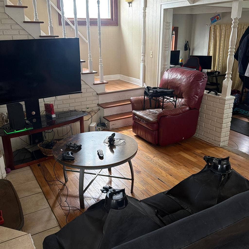 Looking for roommate