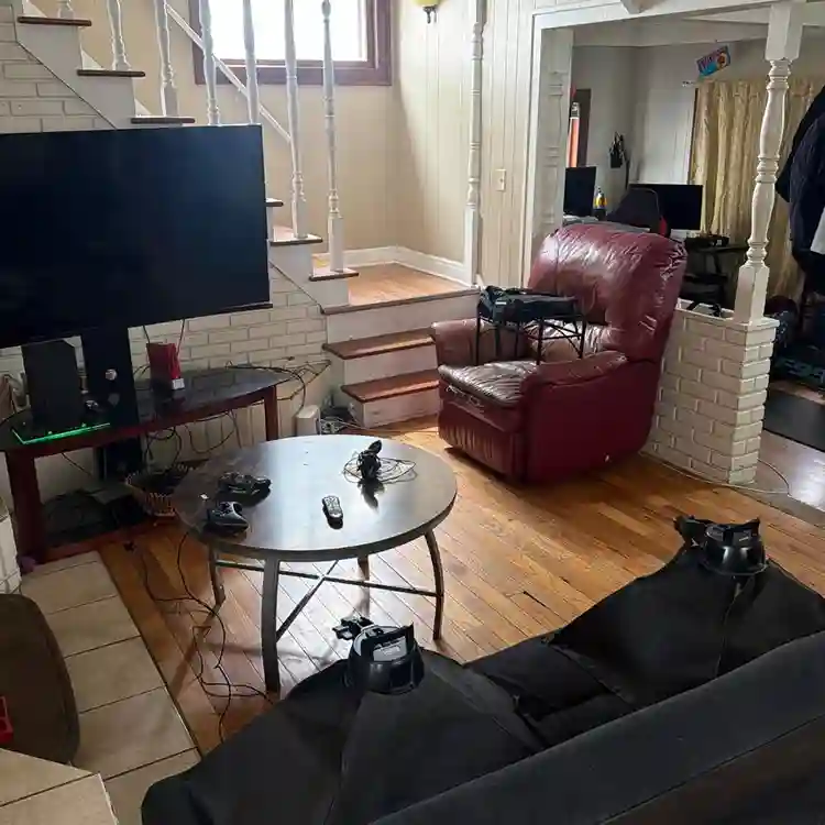 Looking for roommate