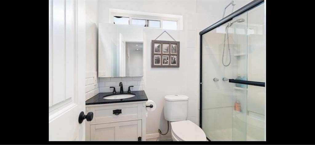 2 rooms available!!